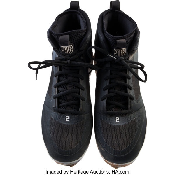 Derek Jeter : 2014년 마지막 홈 경기에서 사용한 클리츠 및 배팅 글러브