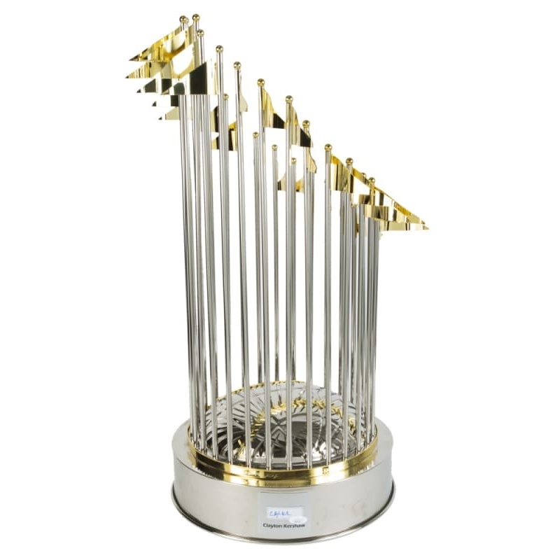 Clayton Kershaw : 2020년 시즌에 획득한 로스앤젤레스 다저스 월드 시리즈 챔피언 트로피